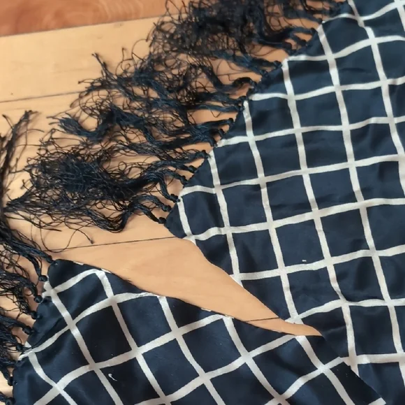 Vintage Silk Black And Gold With Fringe - Picture 3 of 3